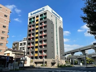 レオパレスＦｌａｔ横浜青木町の物件外観写真